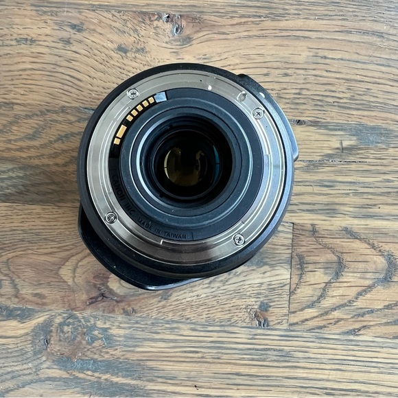 Canon EF-S 15-85mm f/3.5-5.6 IS USM Lens - Picture 7 of 8